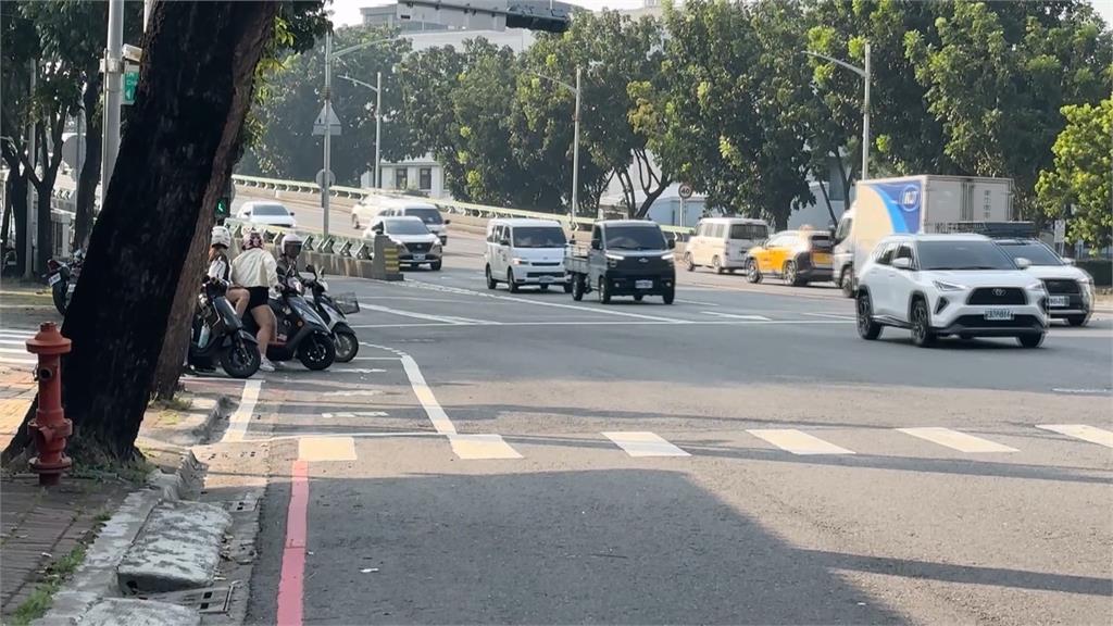 高雄暴衝車禍釀1死8傷 地點逢車禍熱區道路建設受矚