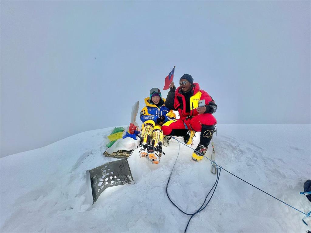 登山正妹曾格爾登頂「世界第12高峰」！無氧連登2座8千公尺高山