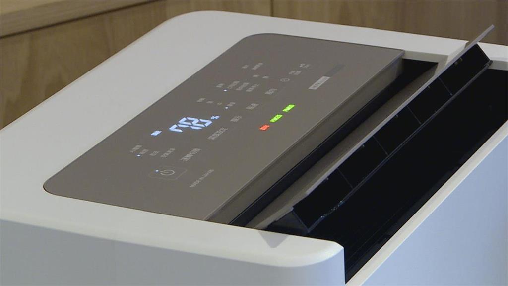 除濕機冷凝水能喝？他「煮沸泡茶實測」慘罹急性腸胃炎　網笑：神農轉世