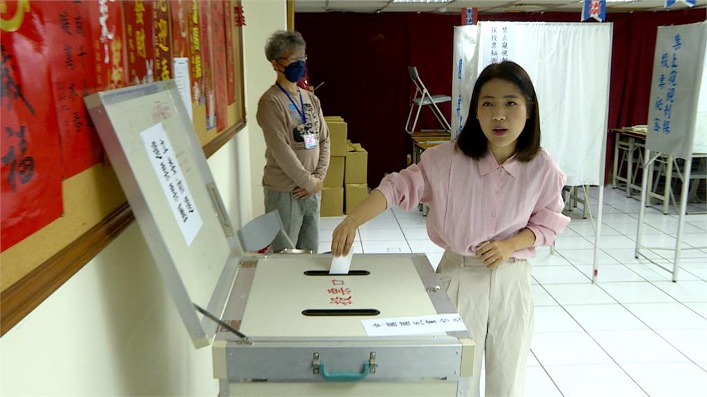 「芯費大戰」今天揭曉！　徐巧芯控費鴻泰包車載投票