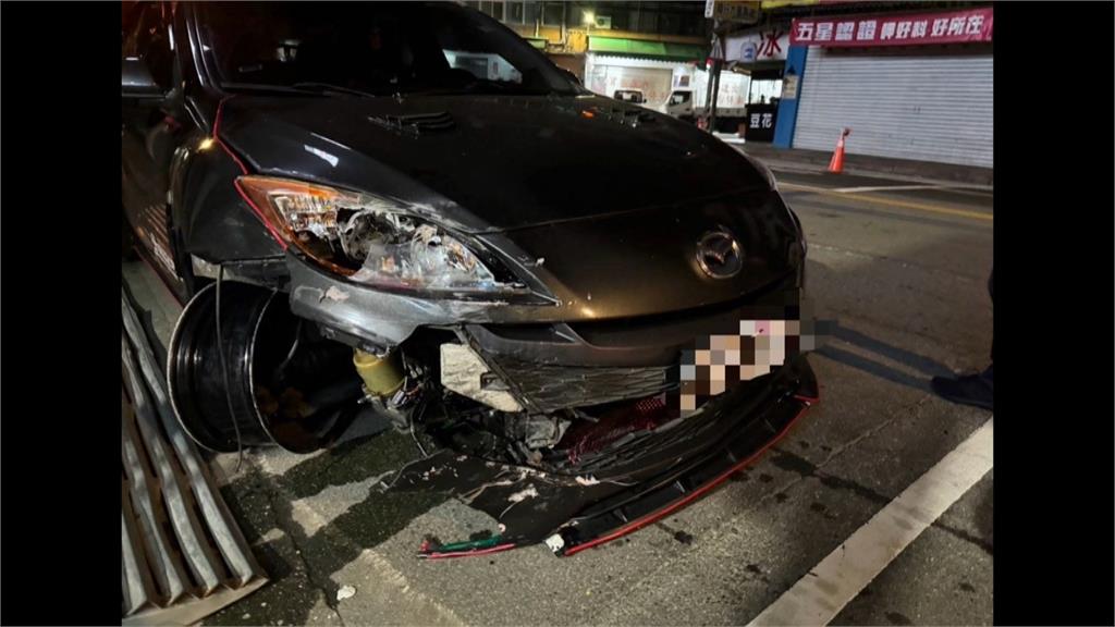 台北信義區駕駛疑恍神還無照 凌晨追撞路邊整排16機車人跑了