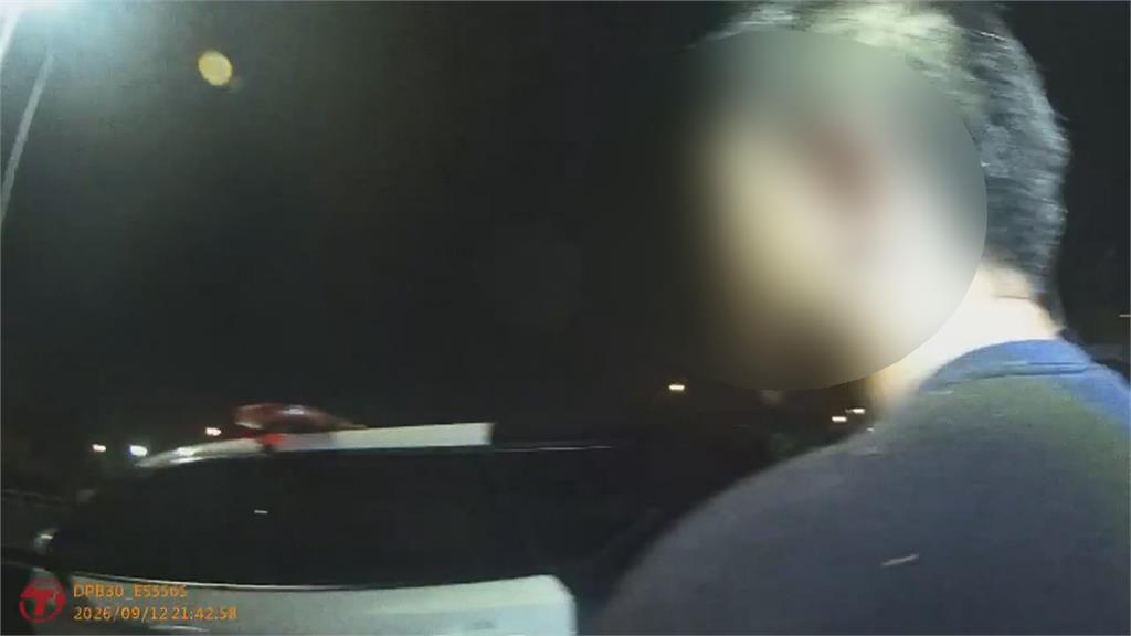 心戰喊話奏效！警一句「草叢有蛇鼠」　2車手嚇到投降