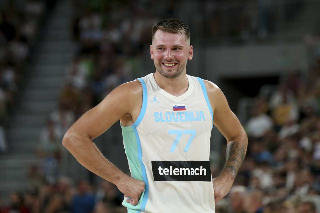 籃球/歐錦熱身賽小丑對決動七七未演先轟動! 可惜結果讓球迷大失所望