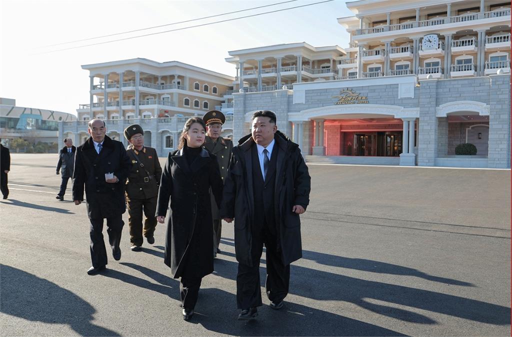 「吃熱狗」有罪！金正恩新禁令曝光...「離婚者」同樣直送勞改營