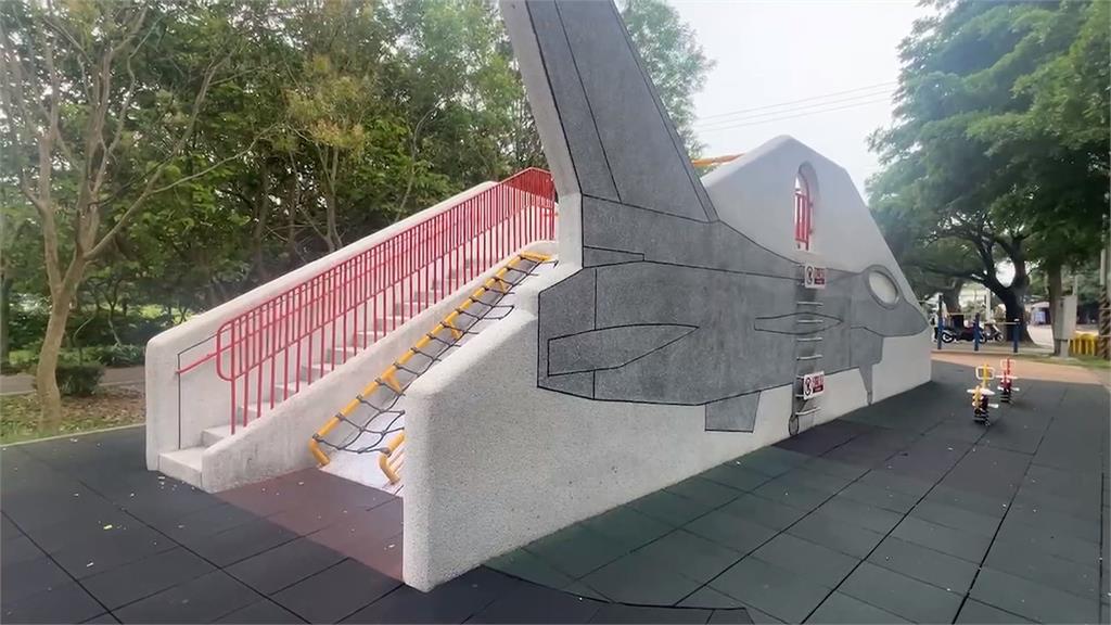溜滑梯防撞設施變利器 「固定束帶」刮傷孩童眼角