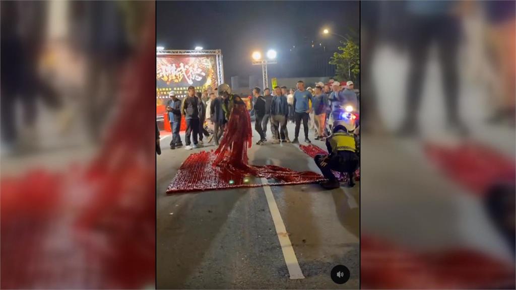 波麗士大人好卑微？　稽查廟宇違規放煙火竟遭包圍嗆聲