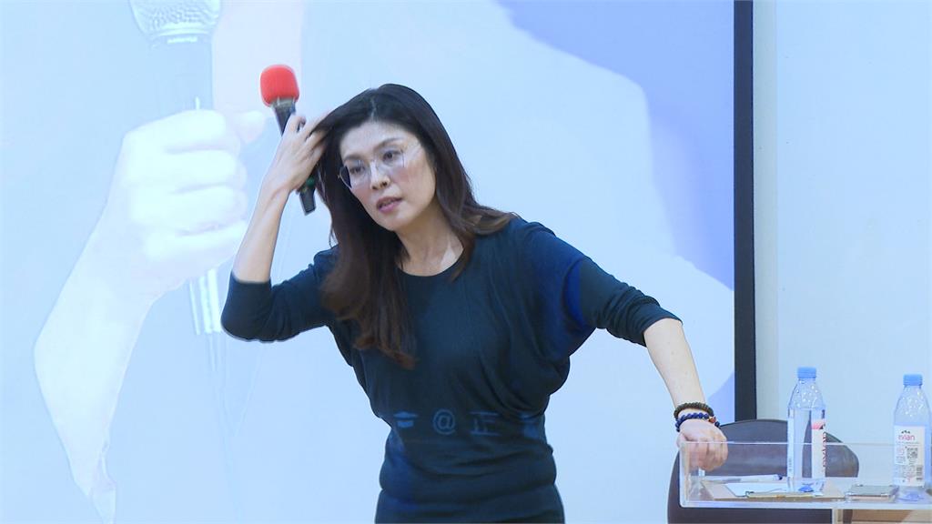 鄭麗文東吳演講槓學生　還嗆副教授「太沒大腦了吧」