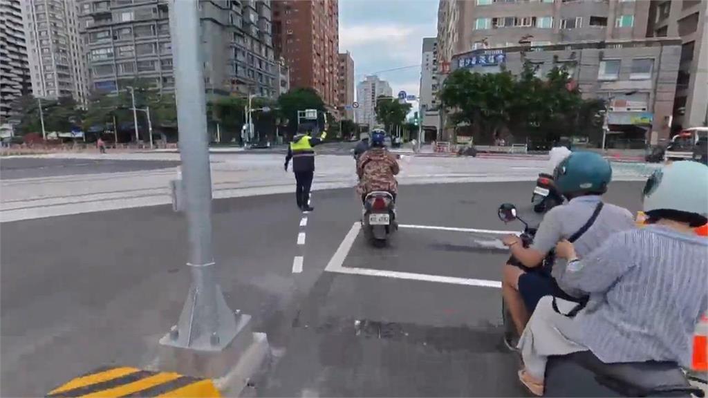 機車騎士注意！兩段式左轉「騎這車道算違規」最高噴1800元…正確騎法曝光