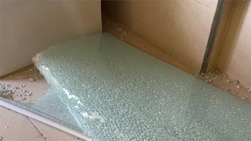 溫泉會館玻璃整片爆裂 過年見血...泡湯客身上多傷被劃傷