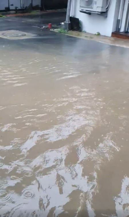快新聞/暴雨午後狂炸台北!信義區淹水道路成汪洋 網嚇:難道地球要毀滅了?