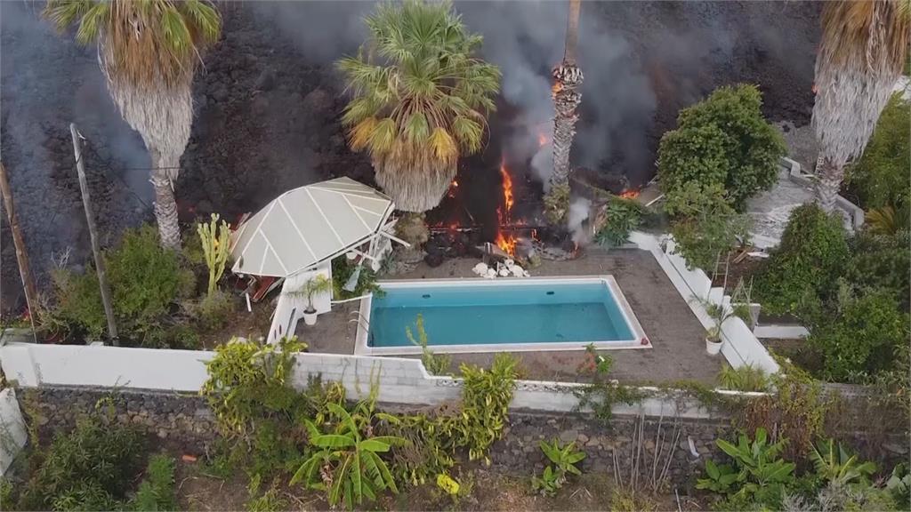 滾燙熔岩狂洩！西班牙火山爆發　民宅泳池遭「吞噬」震撼畫面曝