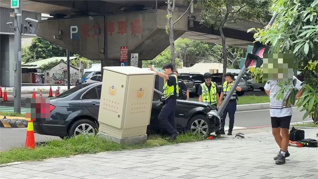 快新聞／毒駕還拒檢！通緝犯掛「報廢車牌」撞電杆...車上2乘客竟是毒蟲　下場慘了
