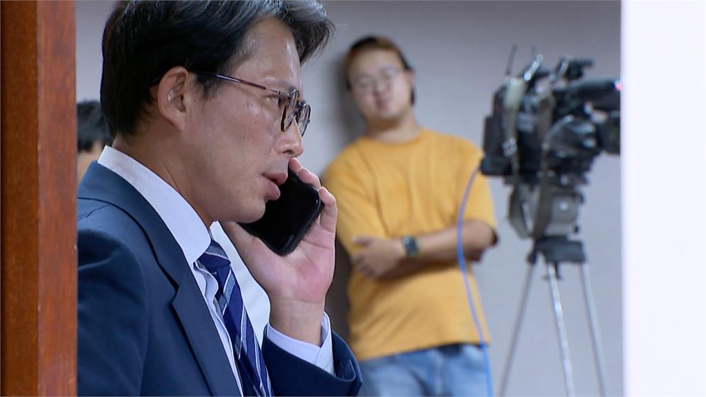 控黃國昌「養狗仔拍政敵」！　　王義川質疑：不只檯面4人