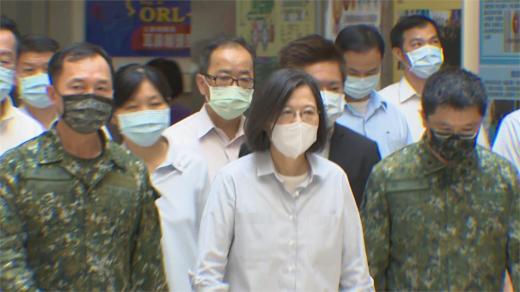 快新聞/赴內湖三總探視士官兵 蔡英文曝傷者最新狀況