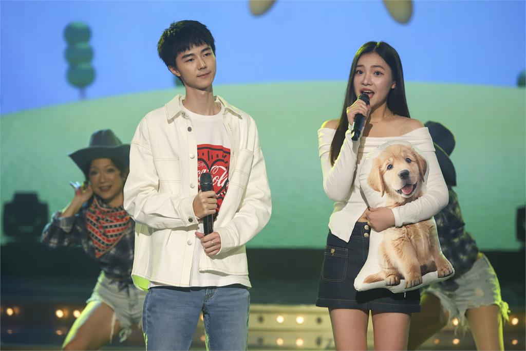 《超級冰冰Show》李紫嫣被問拍攝李㼈緊盯有什麼感覺！李紫嫣笑回「他免費的」