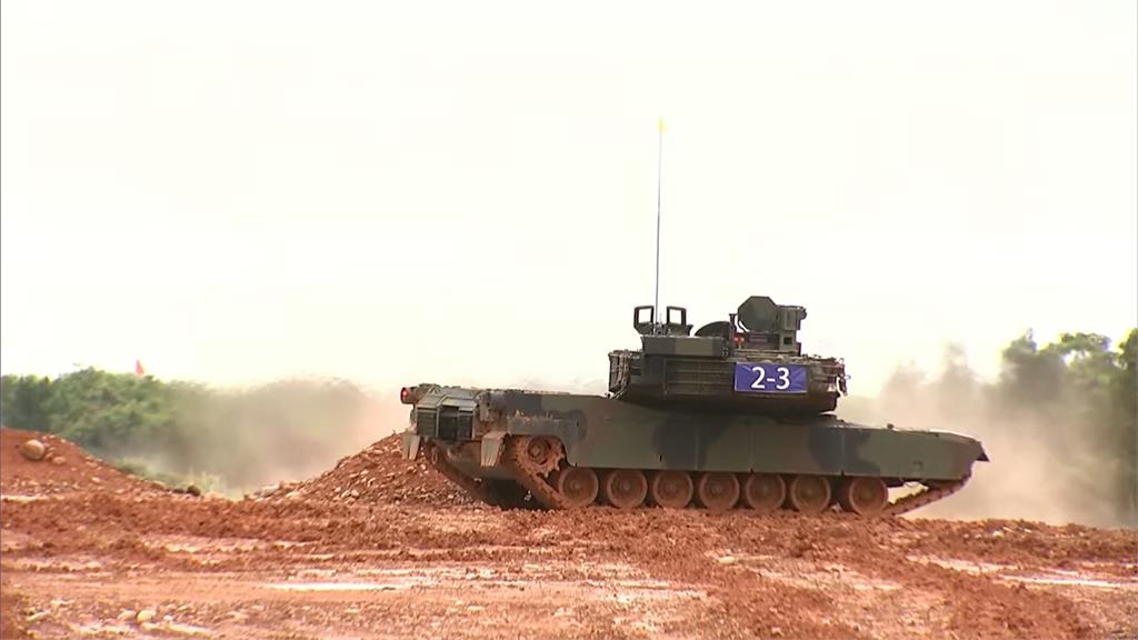 快新聞/M1A2T戰車實彈操演曝光!國軍新式武器「槍聲砲響」震撼全場