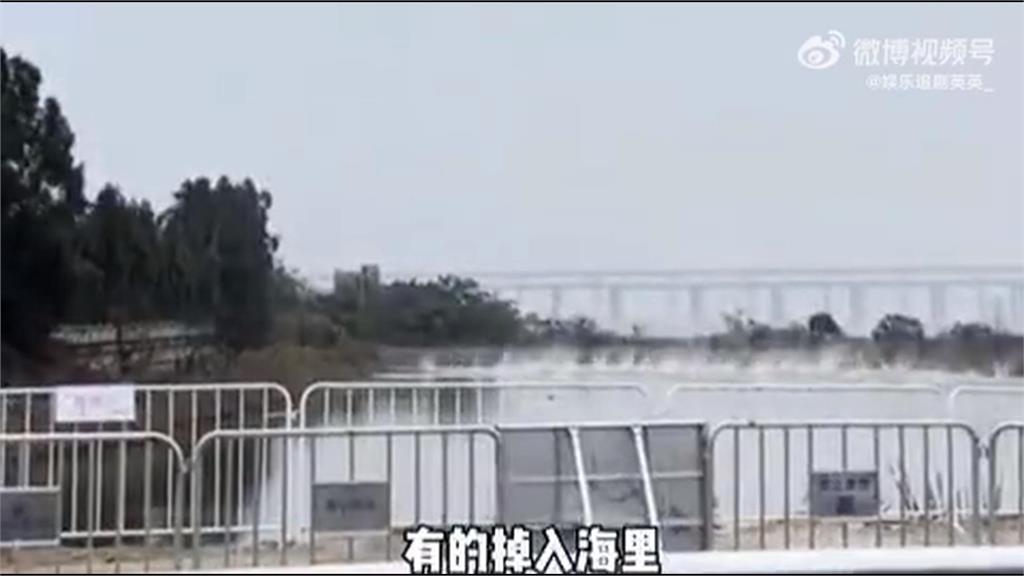 蔡國強泉州煙花秀意外中斷　大量無人機砸地墜海