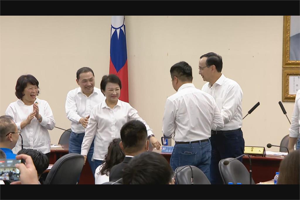 侯「隨時上場」等不到徵召有隱情 朱提名遊戲「裝肖維」?郭台銘變身經濟顧問?