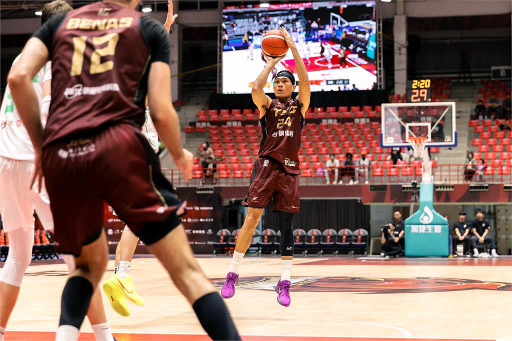 PLG(影)／台鋼獵鷹主場氣勢如虹！86：67痛宰洋基工程笑納三連勝