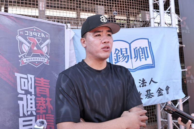 棒球／動刀2次浴火重生飆158公里球速！巨人旅美投手李晨薰與小球員分享傷痛經歷