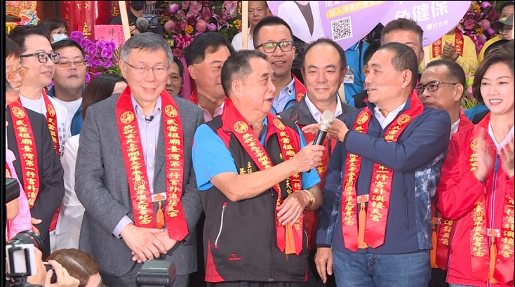 柯文哲、侯友宜同台拜廟尷尬! 支持者拚「聲量」互相較勁