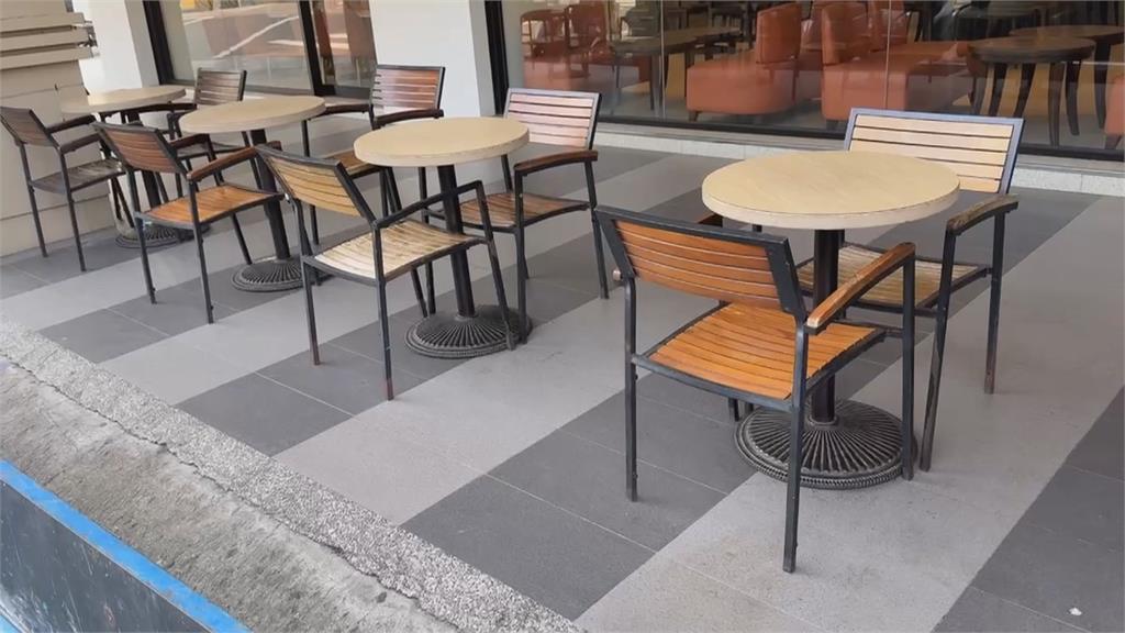 當自家? 顧客霸咖啡廳桌椅自帶鍋碗瓢盆吃外食.喧嘩