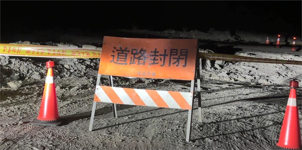 疑視線昏暗+不熟路況　夫妻誤闖產業道路墜6米深溪床