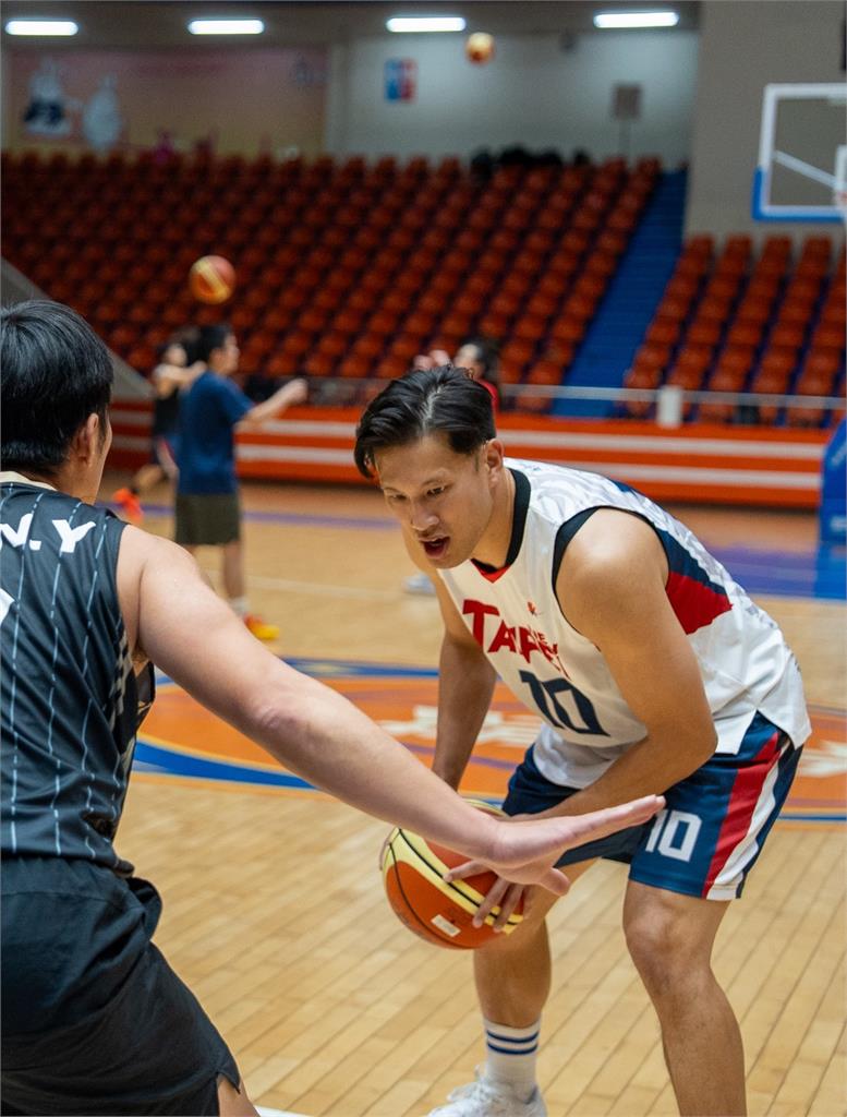 在無聲球場堅持奔跑　聽障籃球國手吳啟道：因為喜歡 所以一直打下去