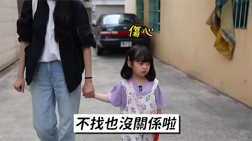 南韓女童遊台體驗追垃圾車 「唱地球歌、和清潔隊揮手拜拜」萌翻網