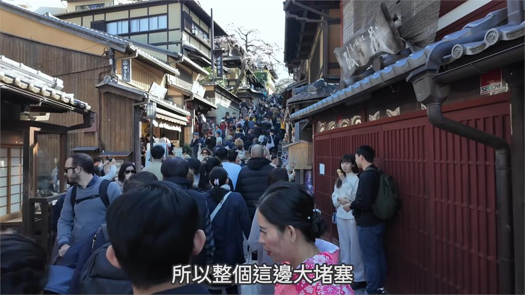 旅遊體驗極慘！台男前往京都遊玩　觀光客爆多無奈吐槽：是賞櫻還是賞人