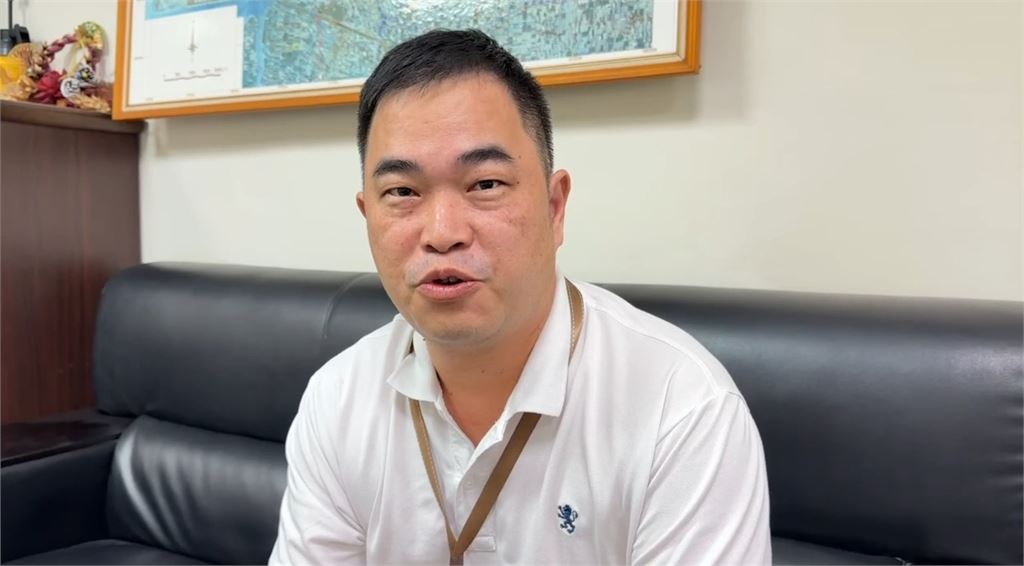 鹿港街頭上空掛滿三角玉米脆片？　不是啦！鎮公所公佈解答