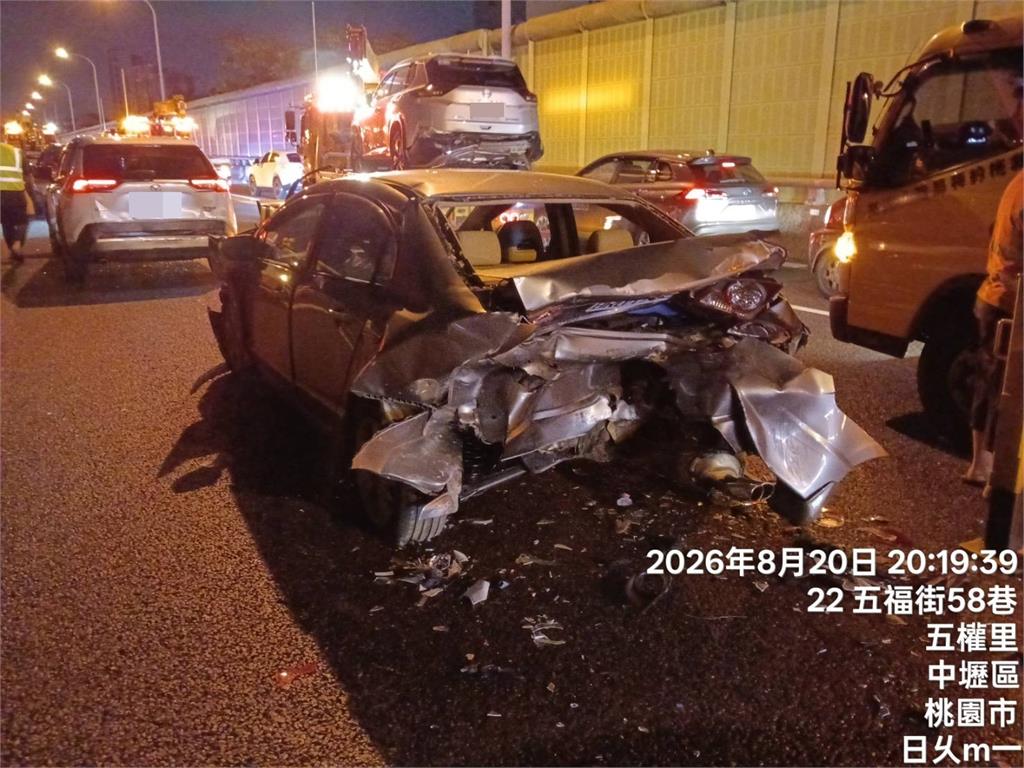 最新／10車追撞釀3傷！國1五楊高架橋連環車禍　誇張畫面曝光
