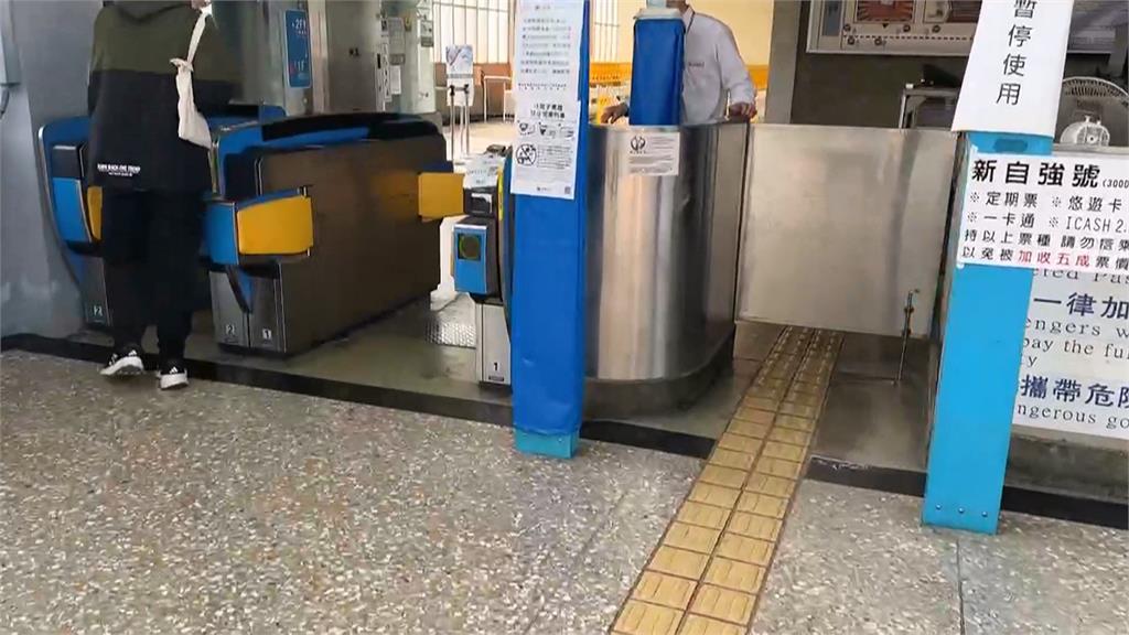 找不到票被請下車! 男子火車站「躺地板」