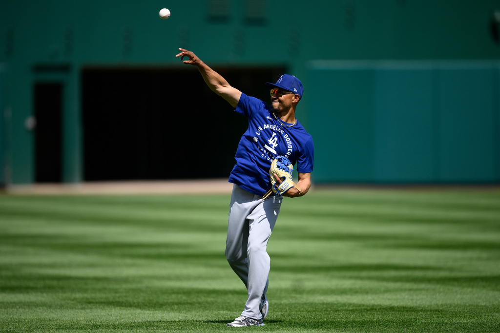 MLB(影)/貝茲即將歸隊!道奇陣容如何微調 羅伯茲坦言「這是最困難決定之一」