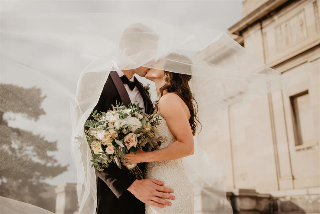 友人喜酒禮金包「400元」疑似在報仇?網笑稱:是「前任」來婚禮吧…