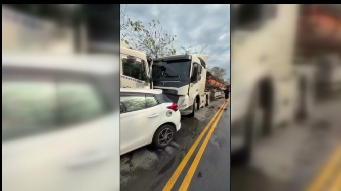 南投砂石車逆向「猛撞3車」 小貨車遭夾擊駕駛送醫不治