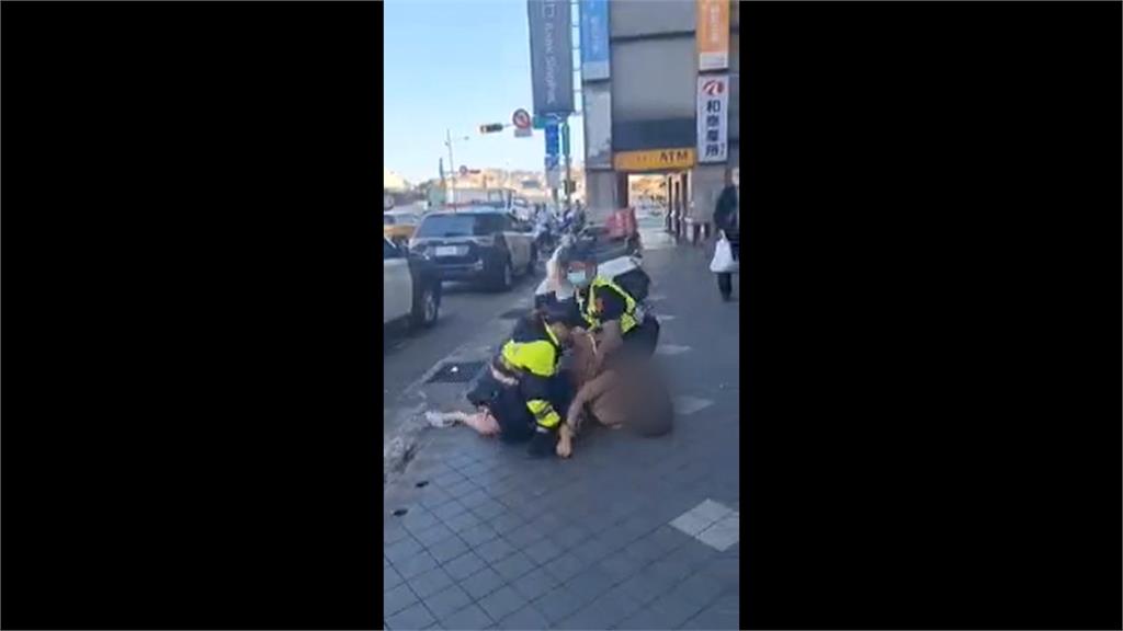 旅館開毒趴！　女子失控對警拳打腳踢遭大外割壓制在地