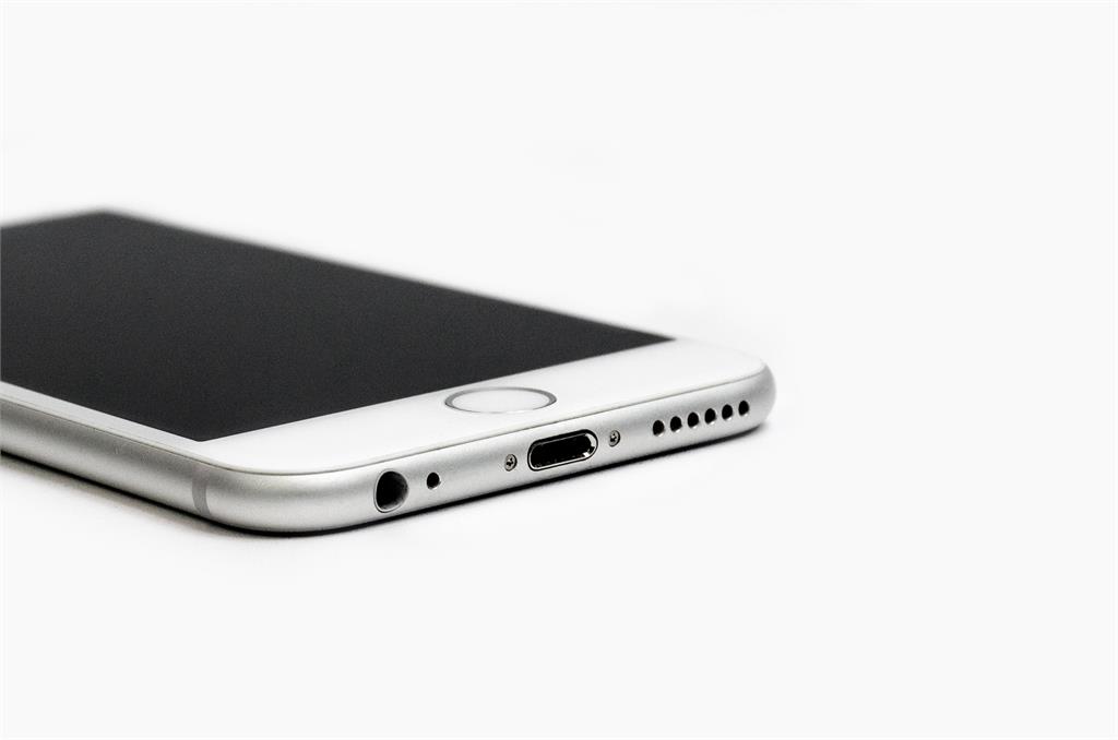 iPhone用2年「電池維持100％」！他公開「4習慣」萬人錯愕：平常都做錯