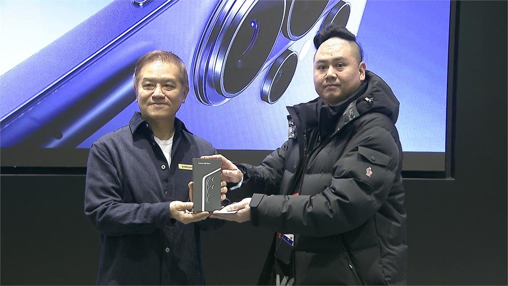 旗艦手機大戰！　韓廠新旗艦系列取機首日引排隊人龍