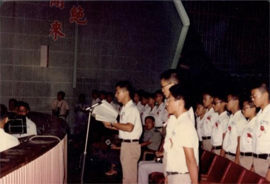 音樂才子黃舒駿帥兒國中畢業！他曬46年前舊照喊：為你感到驕傲