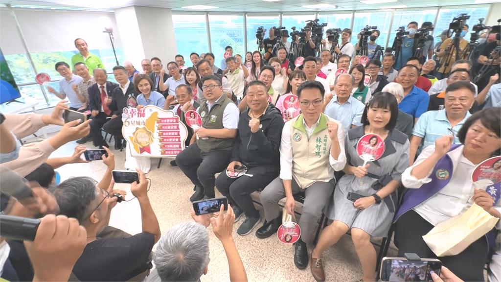 邱議瑩拚高雄市長初選成立競辦 趙天麟現身:要當邱議瑩的超級啦啦隊