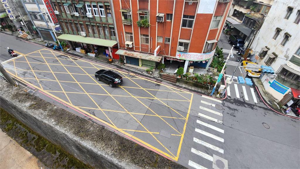 反應不及!不小心就違規停黃網線 用路人怨違規陷阱多