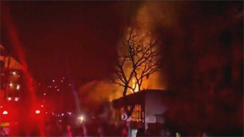 南非約翰尼斯堡5層樓建築火警　陣陣火光畫面駭人！至少63死43傷