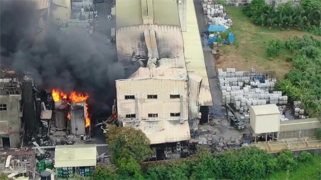 台南工廠惡火炸出「蕈狀雲」 直擊爆炸驚恐瞬間