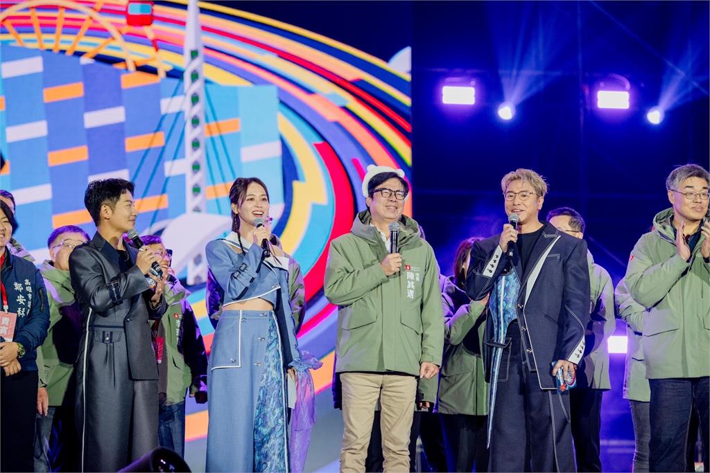 鍾佩吟操刀高雄跨年主持服裝 兩系列呈現城市山海交織之美