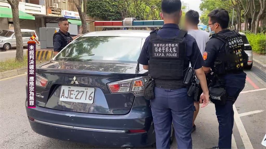 小客車自撞分隔島!副駕男沒見警下車竄逃 原來是通緝犯還持毒