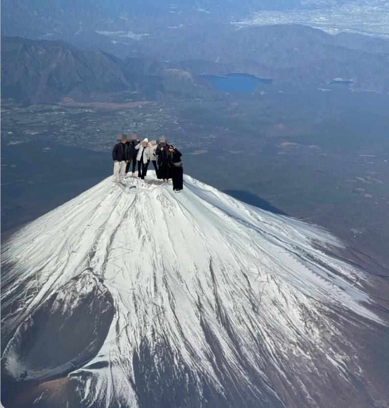 中國人無極限…7人登頂富士山「秒被抓包用P的」！日本網酸爆：進擊的巨人