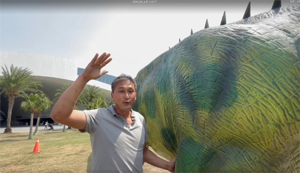 衛武營恐龍"斷頸"緊急縫補? 主辦方:本就是運送到才縫合