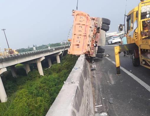 快新聞／國道大型車死亡車禍累計17件　肇事原因第1名出爐