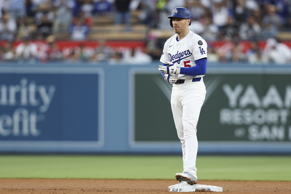 MLB/弗里曼讓出頭等艙座位!3萬英呎高空對退役老士官長獻上敬意